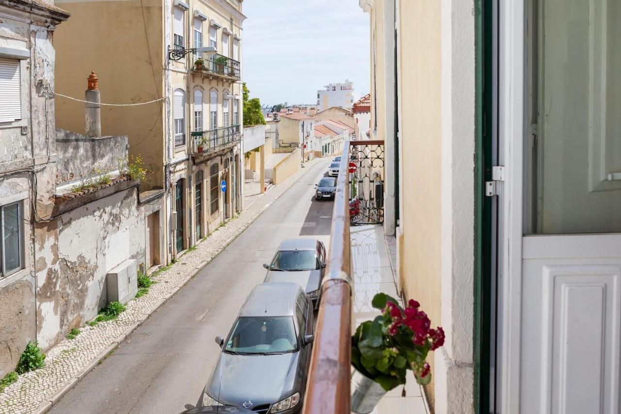 2 Bedroom Apartment For 4 People With Free Public Parking Lisbon Luaran gambar