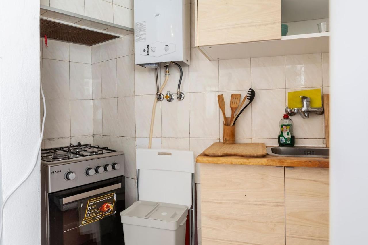2 Bedroom Apartment For 4 People With Free Public Parking Lisbon Luaran gambar