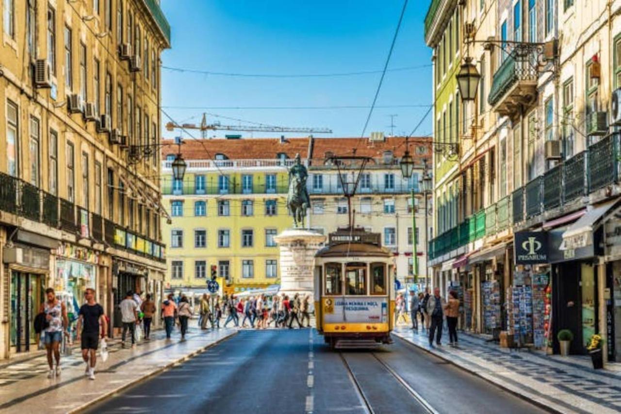 2 Bedroom Apartment For 4 People With Free Public Parking Lisbon Luaran gambar
