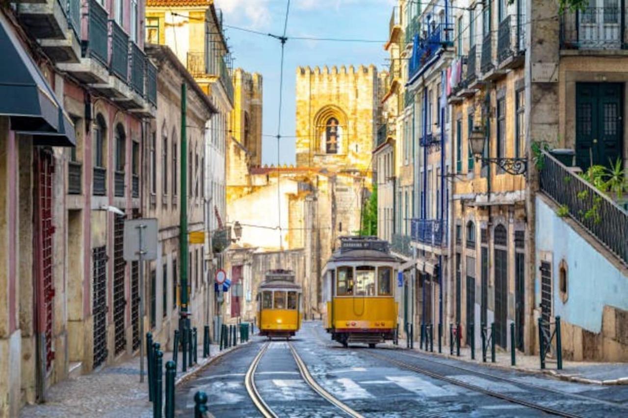 2 Bedroom Apartment For 4 People With Free Public Parking Lisbon Luaran gambar
