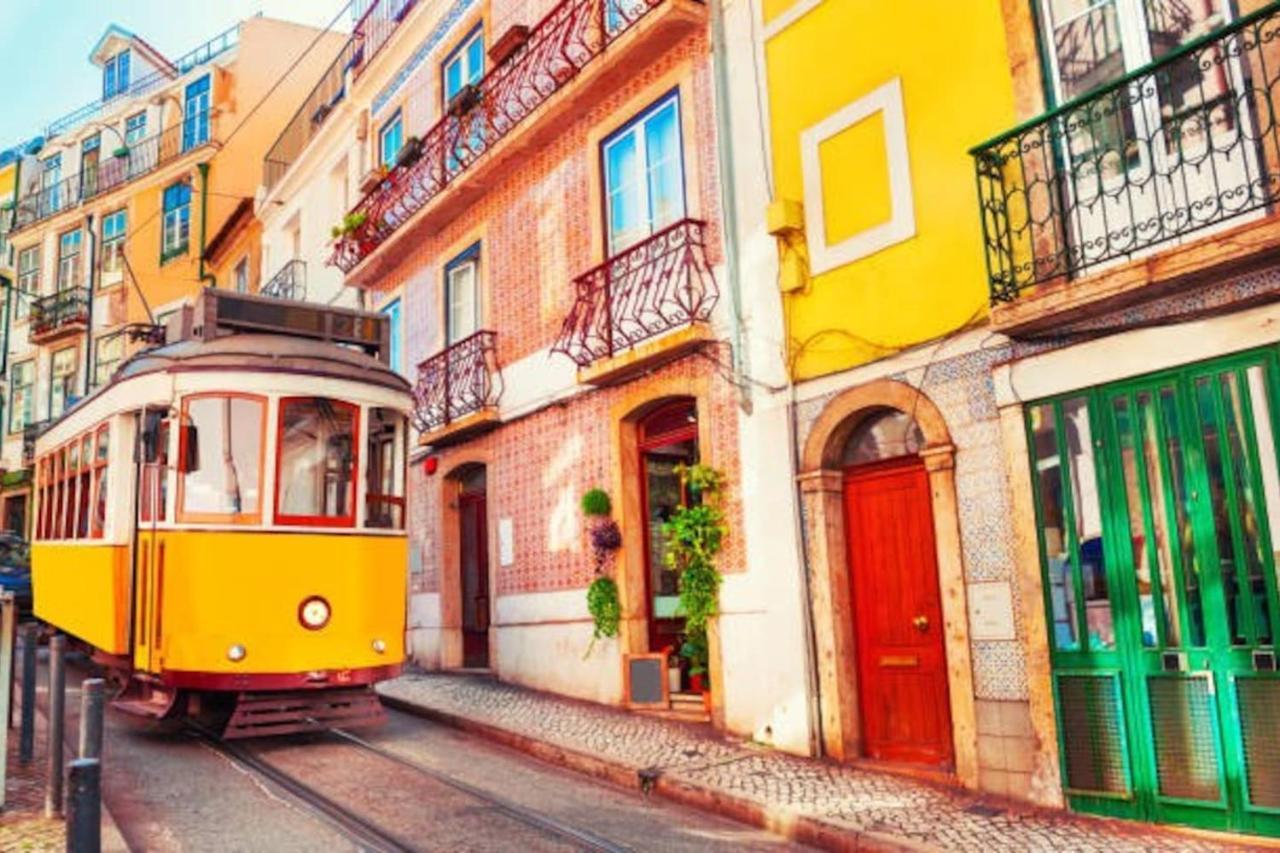 2 Bedroom Apartment For 4 People With Free Public Parking Lisbon Luaran gambar